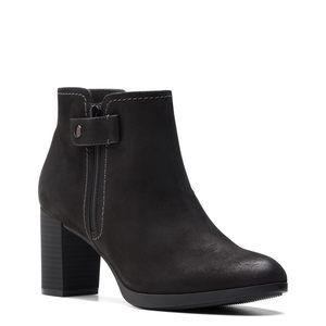 Clarks Women's Bayla Glow Fashion Boot, Black Nubuck, 7